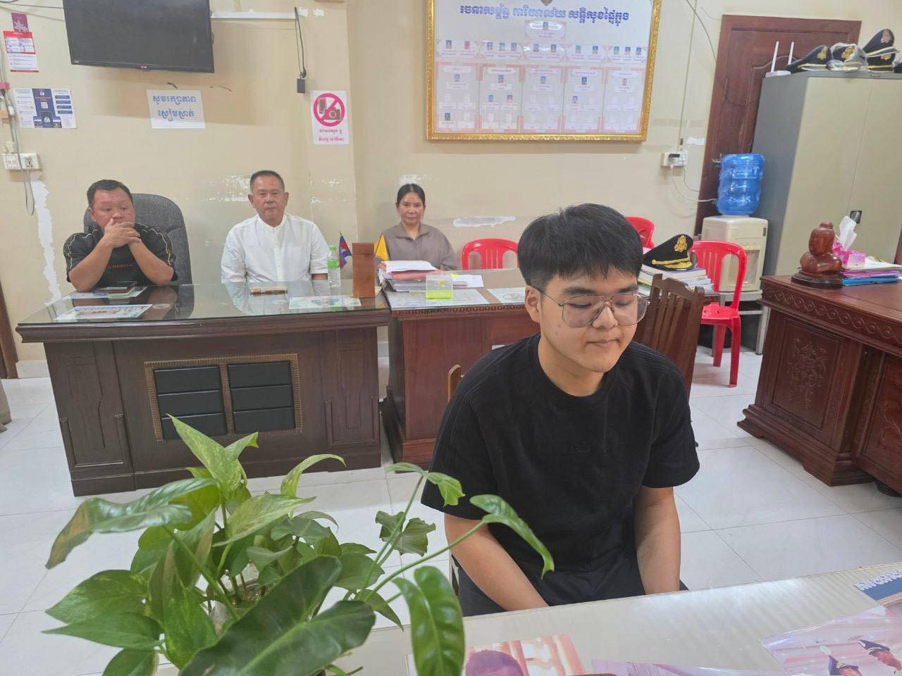 ទីបំផុត​ឈ្មោះ​ ស៉ីវ​ ជ័យ​សិដ្ឋ​ ដែល​ជាម្ចាស់​រថយន្ដ​ Mercedes GT53 បុក​ជនរងគ្រោះ​ស្លាប់​រហូត​ដល់​ ៦នាក់​ នៅស្រុក​ មោងឬស្សី​ ខេត្ត​ បាត់ដំបង​ ត្រូវបានឪពុកម្ដាយ​នាំចូល​សារភាព​នៅ​ស្នងការ​ដ្ឋាន​នគរបាល​ខេត្ត​បាត់ដំបង​ហើយ​នៅ​រសៀល​ថ្ងៃទី​ ១​ ខែ​ មេសា​ ឆ្នាំ​ ២០២៦​ នេះ​