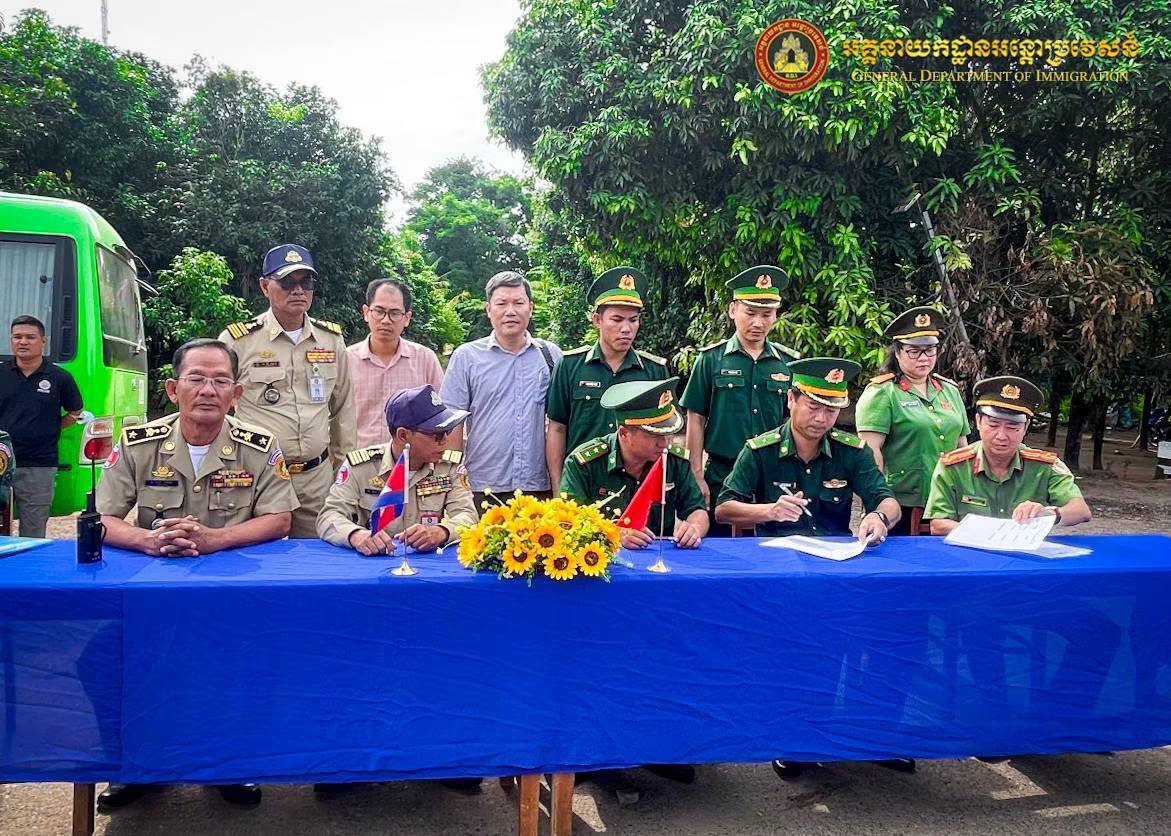 អគ្គនាយកដ្ឋានអន្តោប្រវេសន៍ បណ្ដេញជនជាតិវៀតណាម ២១នាក់ ចេញពីកម្ពុជា ពាក់ព័ន្ធការប្រើប្រាស់គ្រឿងញៀន និងស្នាក់នៅ-ធ្វើការខុសច្បាប់