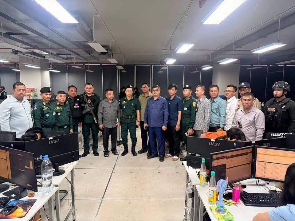 បង្ក្រាបទីតាំង Online Scam នៅក្រុងប៉ោយប៉ែត ឃាត់ខ្លួនមនុស្សជិត ៦០០នាក់ និងរកឃើញមេខ្លោងនៃបទល្មើសឆបោកនេះ គឺជាជនជាតិថៃ